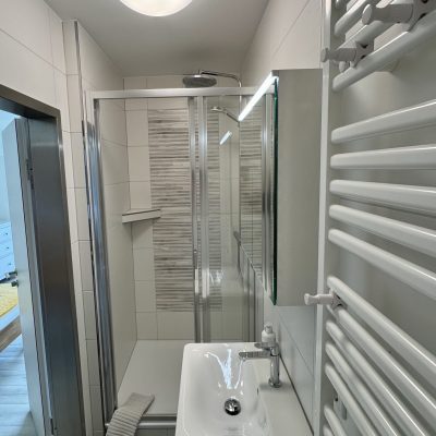 Ferienwohnung Strandflieder - Blick vom WC rüber zur Dusche