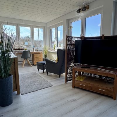 Ferienwohnung Strandflieder - TV mit Sitzecke
