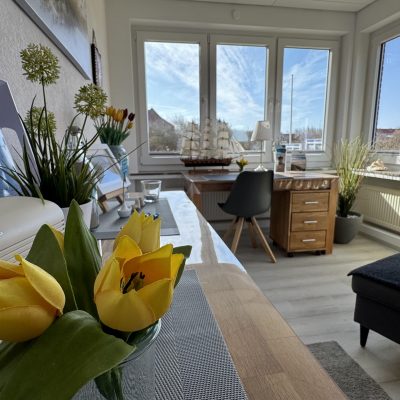 Ferienwohnung Strandflieder - Kommode mit Schreibtisch